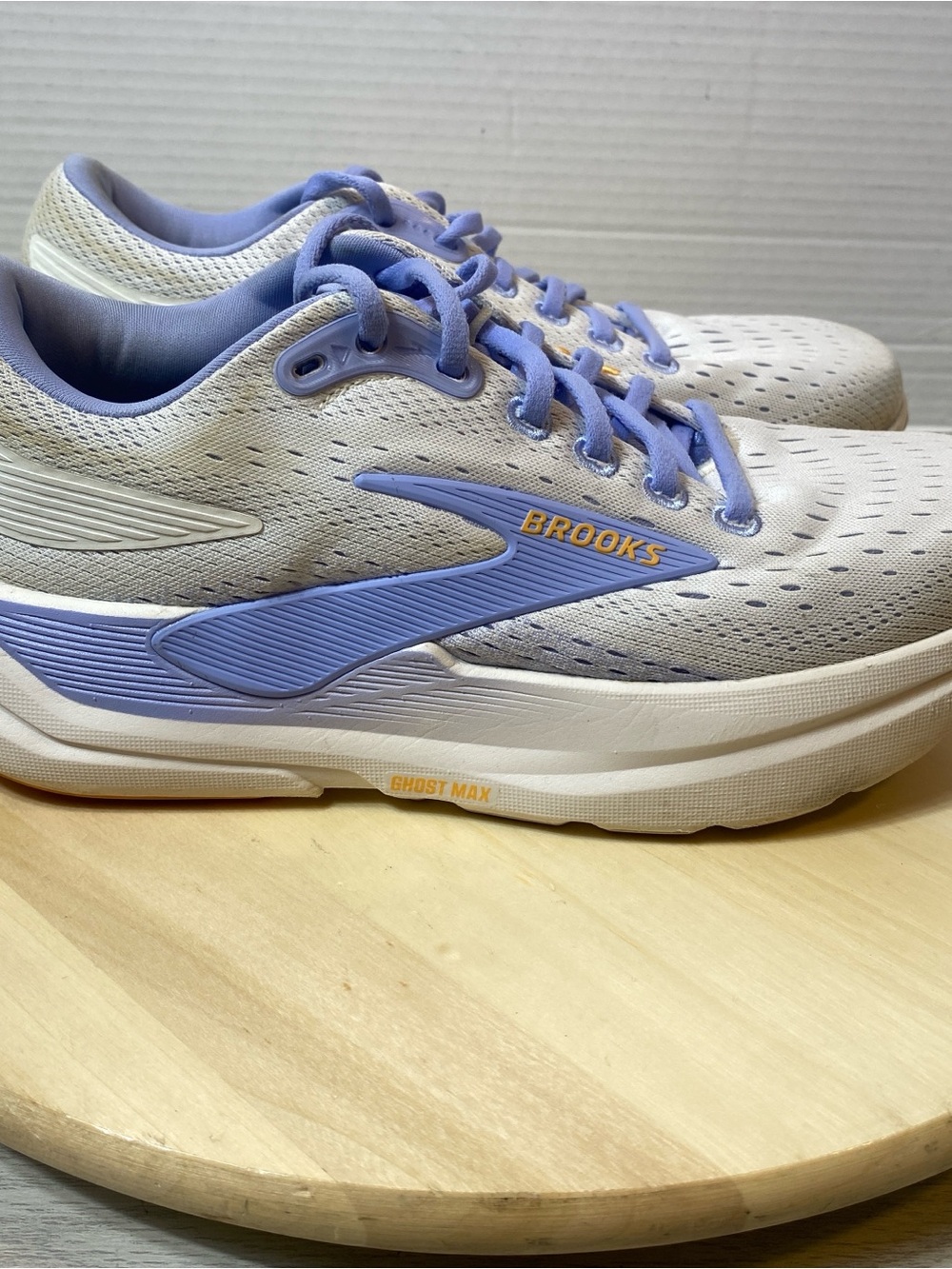 Brooks Ghost Max Women's Running Athletic Shoes Size 8.5 Medium B White/purple
